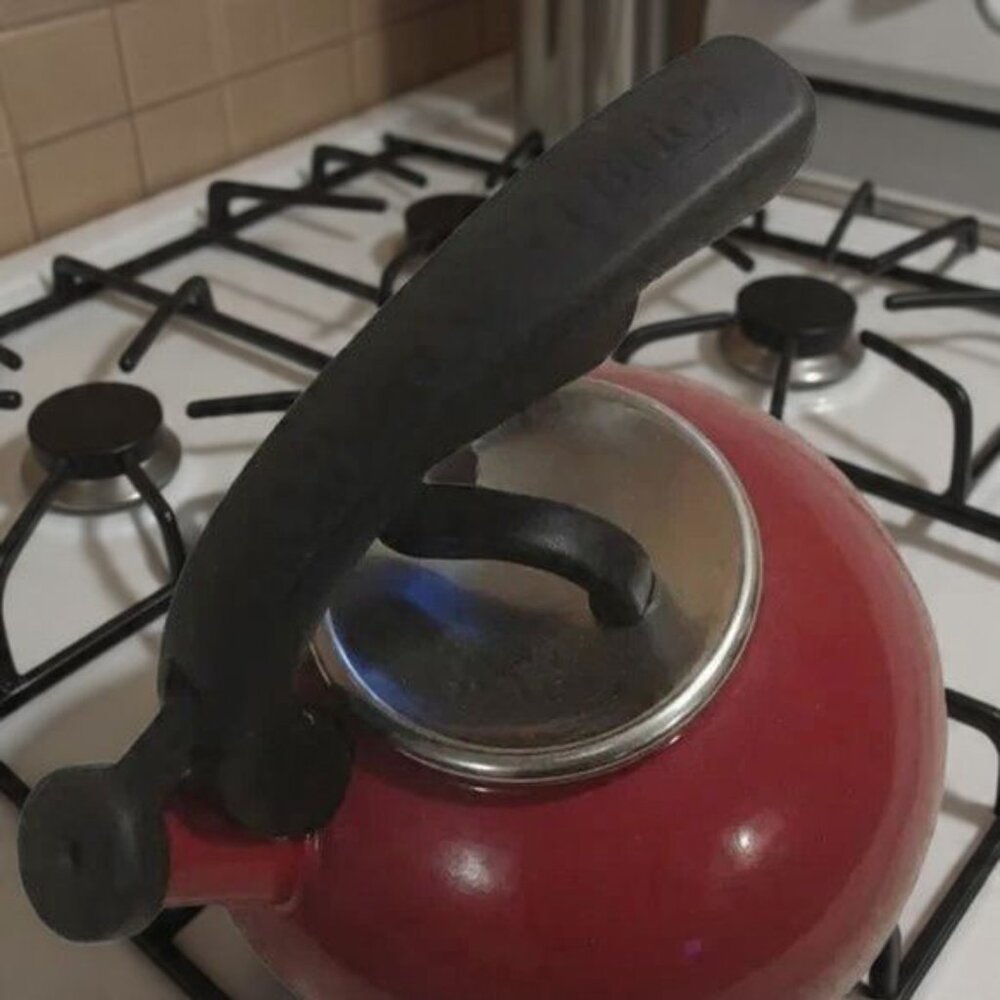 BHG Red Tea Kettle - Stylish and Functional Addition to Your Kitchen